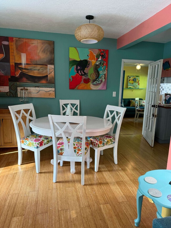 Building Photo - 214 Lucerne Dr