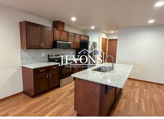 Building Photo - $250 Off on your First Month's Rent. A beautiful home near Downtown Yakima.