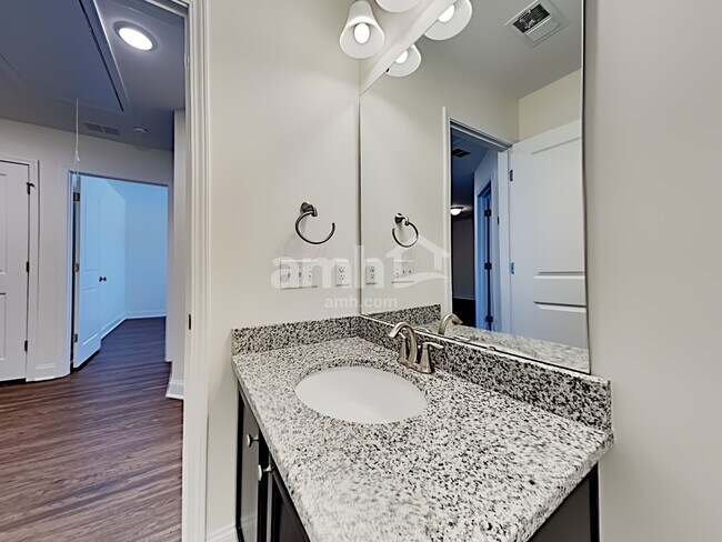 Building Photo - 404 Ronter Ct
