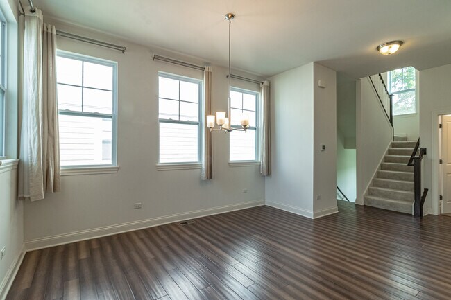 Building Photo - 142 Easton Ct