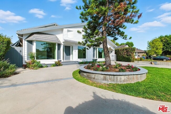 Building Photo - 4640 Laurelgrove Ave