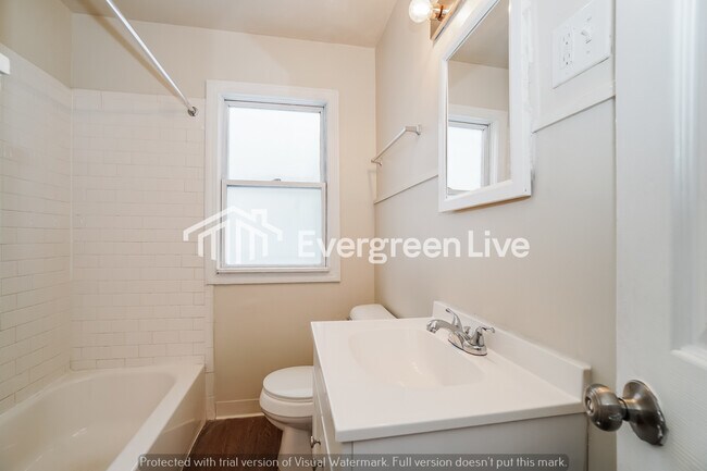 Building Photo - 2580 Grasmere Ave