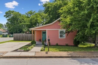 Building Photo - North Nashville Bungalow
