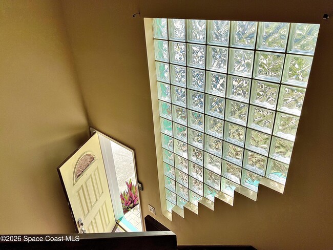 Building Photo - 799 Shell St