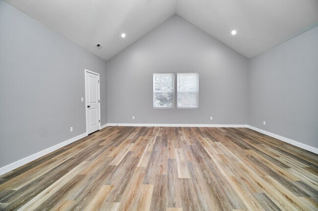 Building Photo - 415 Dequincy St