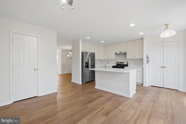 Building Photo - 14666 Seasons Dr