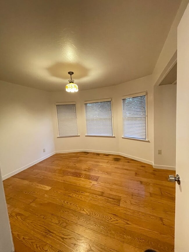 Building Photo - House for Rent in Piedmont