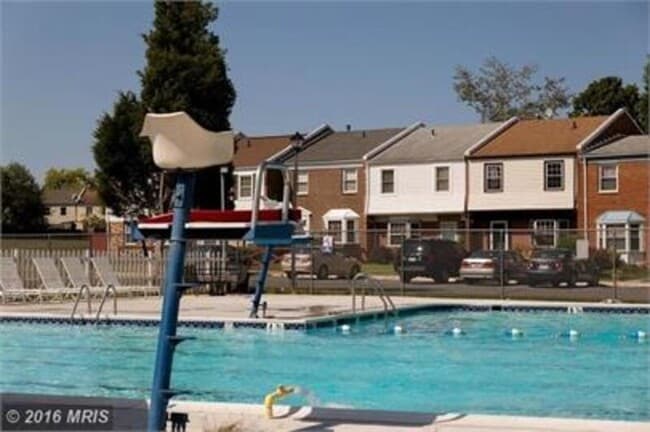 Building Photo - 8004 Community Dr