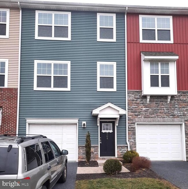 Building Photo - 704 Admiral's Quay Dr