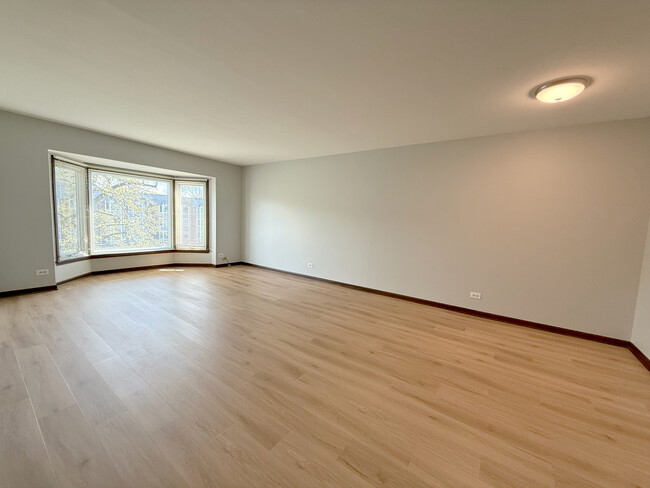 Building Photo - 600 Thames Pky