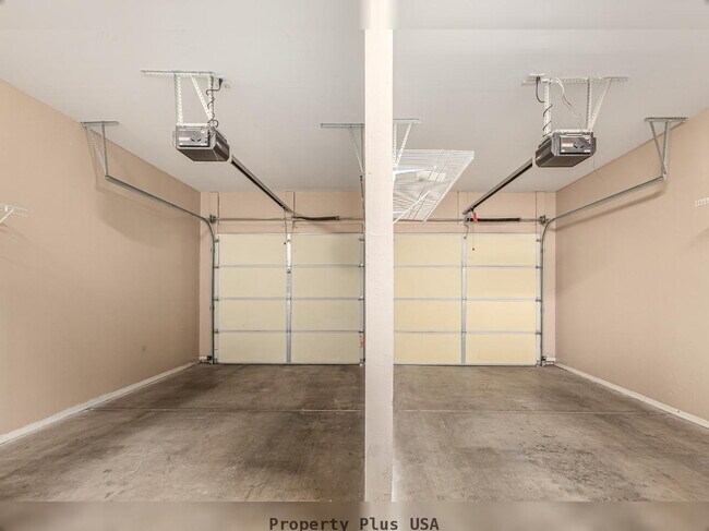 Building Photo - "Unique 3-Bed, 2-Bath Condo with 2 car attached garage located in Prime Scottsdale Location!"