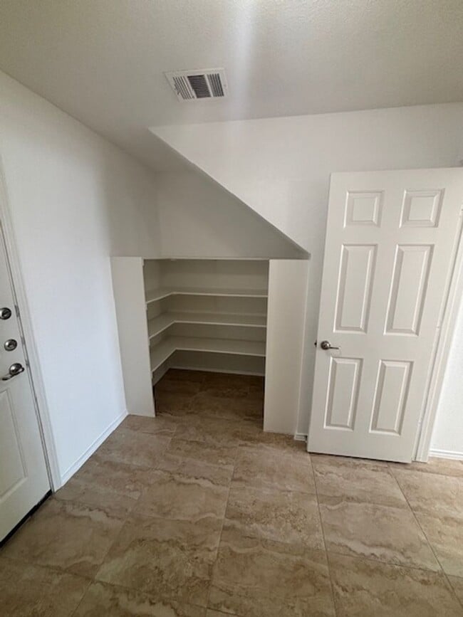 Building Photo - Move-In Ready 4-Bedroom Home with New Floors and Fresh Paint!