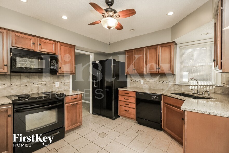 Building Photo - 9436 Craig Dr