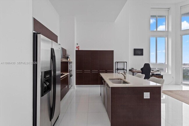 Building Photo - 1900 N Bayshore Dr