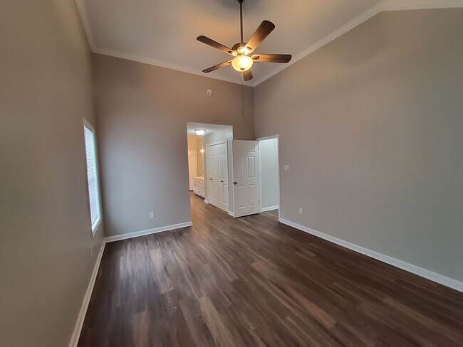 Building Photo - 647 S Sanga Rd