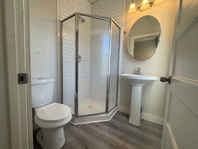 Building Photo - 1960 W 65th St