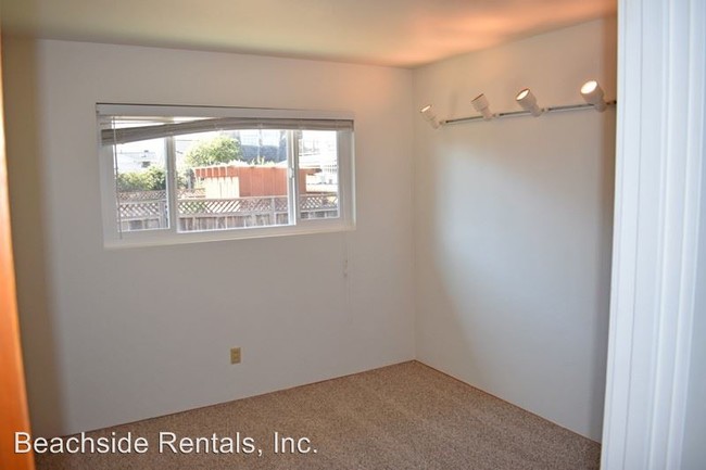 Building Photo - 2 br, 1 bath House - 11 12th St