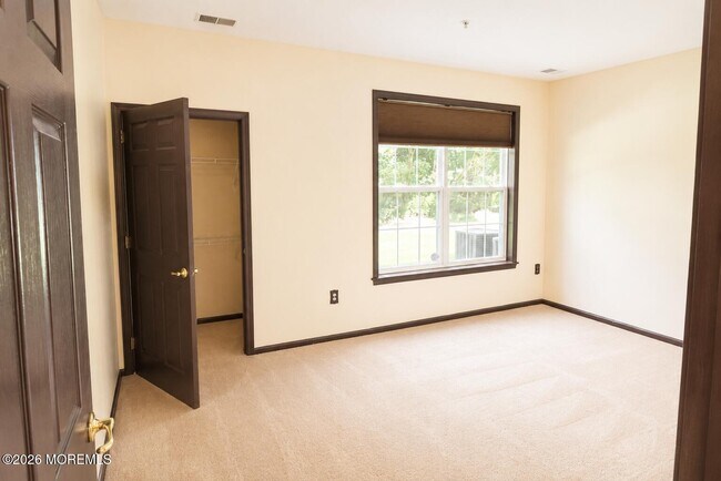 Building Photo - 526 St Andrews Pl