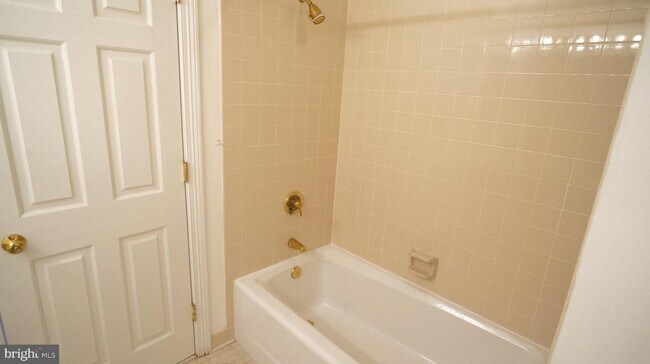 Building Photo - 10 E Lee St