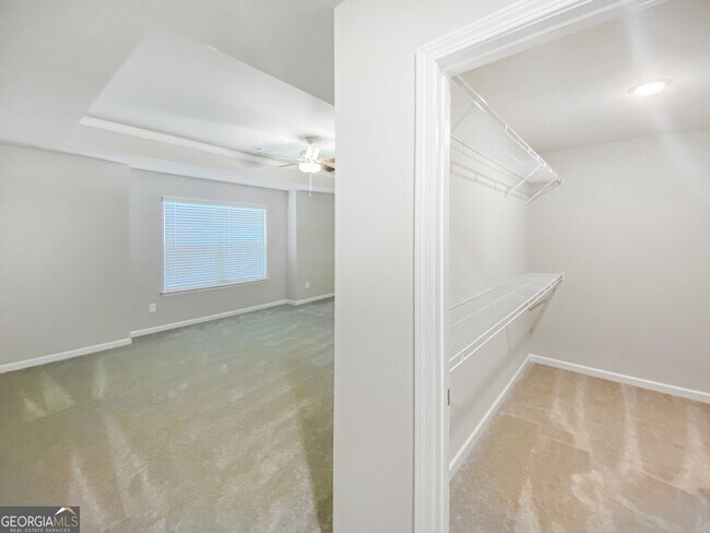 Building Photo - 1466 Fern Ridge Ln