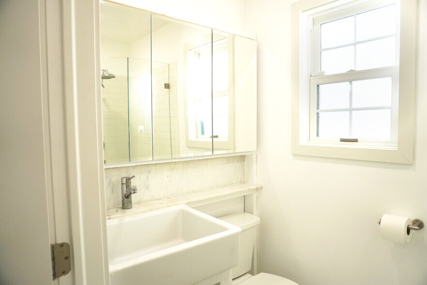 Bath - 1120 S Barrington Ave