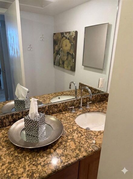 Building Photo - 6917 Collins Ave