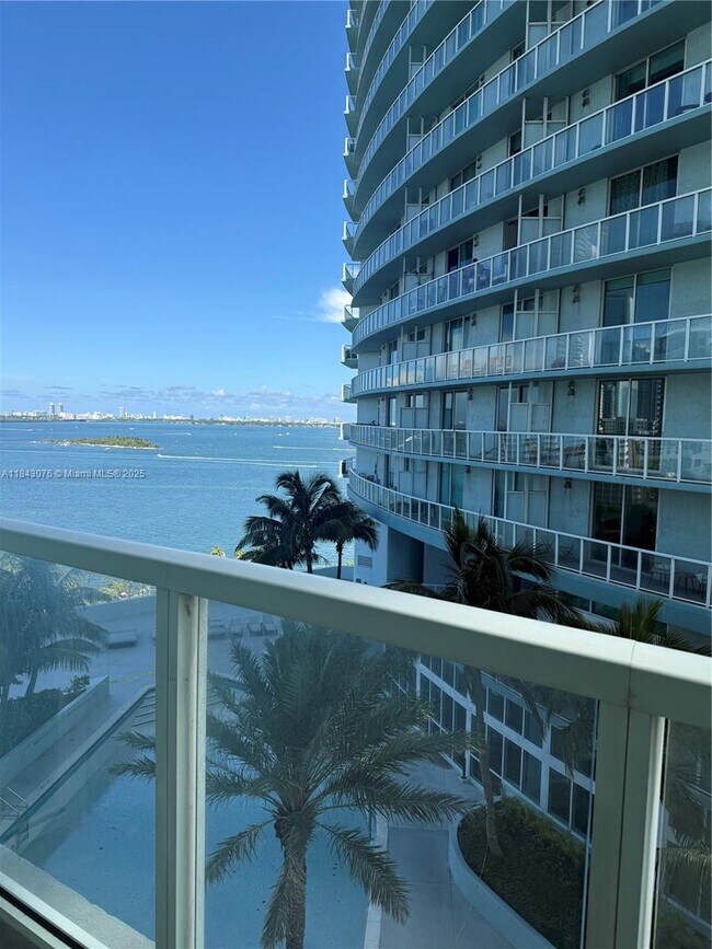 Primary Photo - 1900 N Bayshore Dr