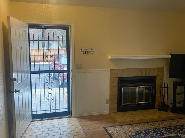 Building Photo - 623 E Whispering Pines Ln