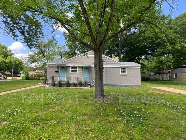 Building Photo - 1460 Robin Hood Ln