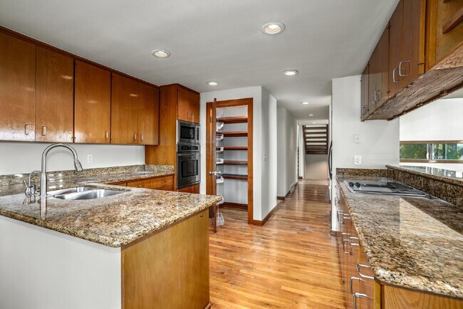 Building Photo - Outstanding Lake Sammamish Views. Private ...