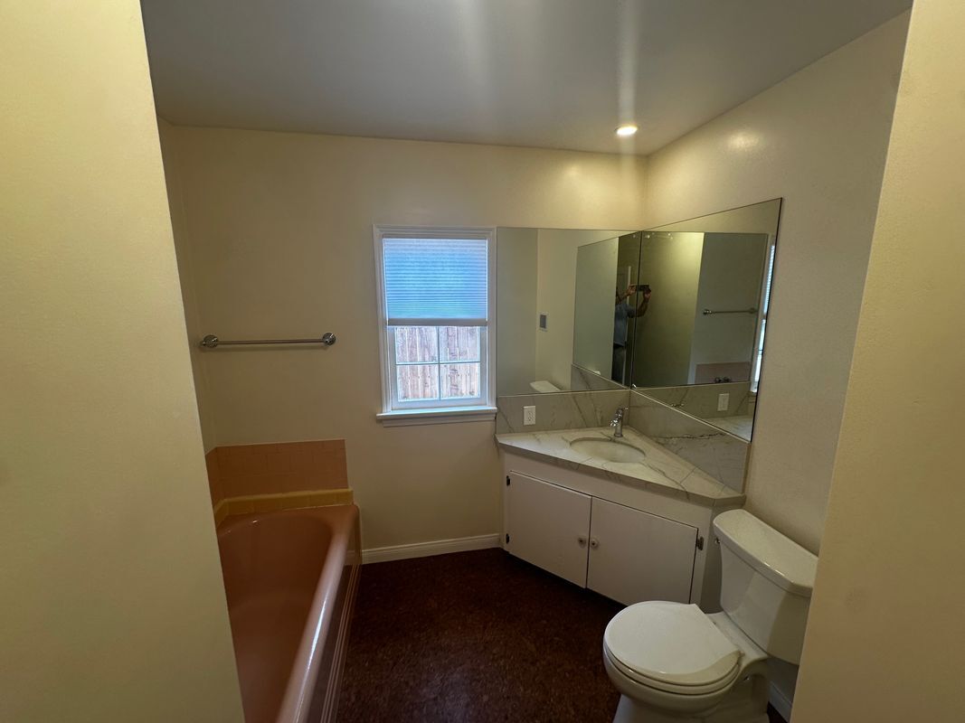 Building Photo - 2151 N Altadena Dr