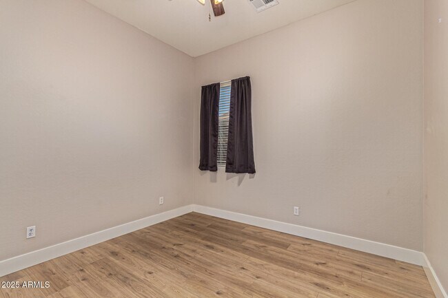 Building Photo - 4978 E Karsten Dr