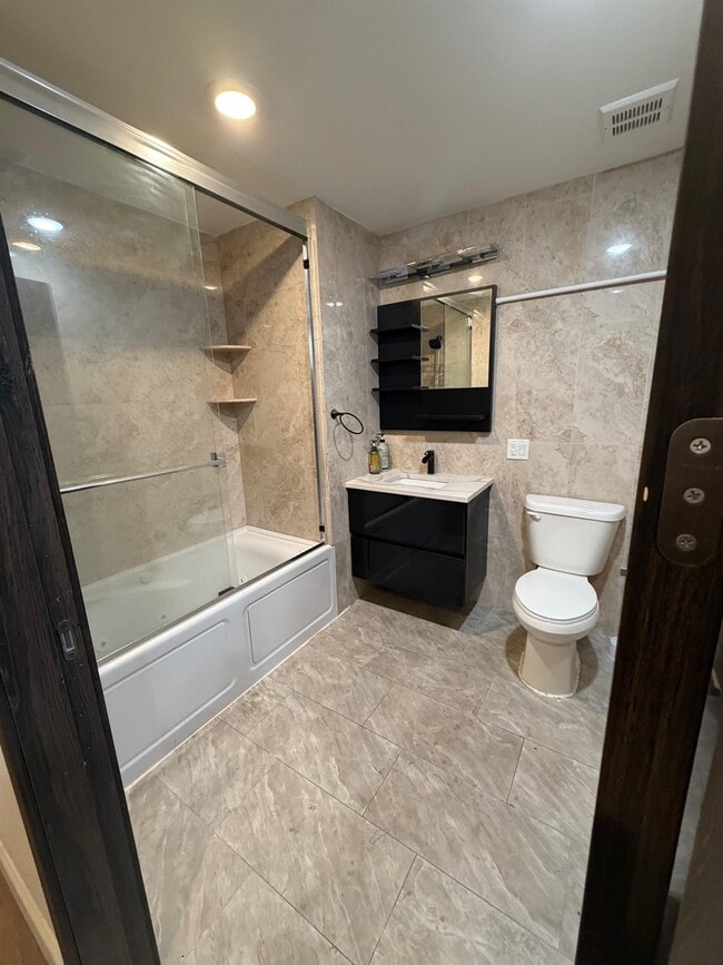 Building Photo - 76 Cottage St