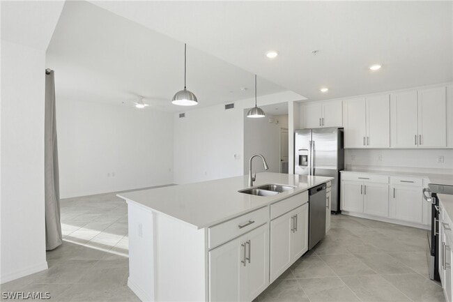 Building Photo - 15375 Grn Acrs Ave