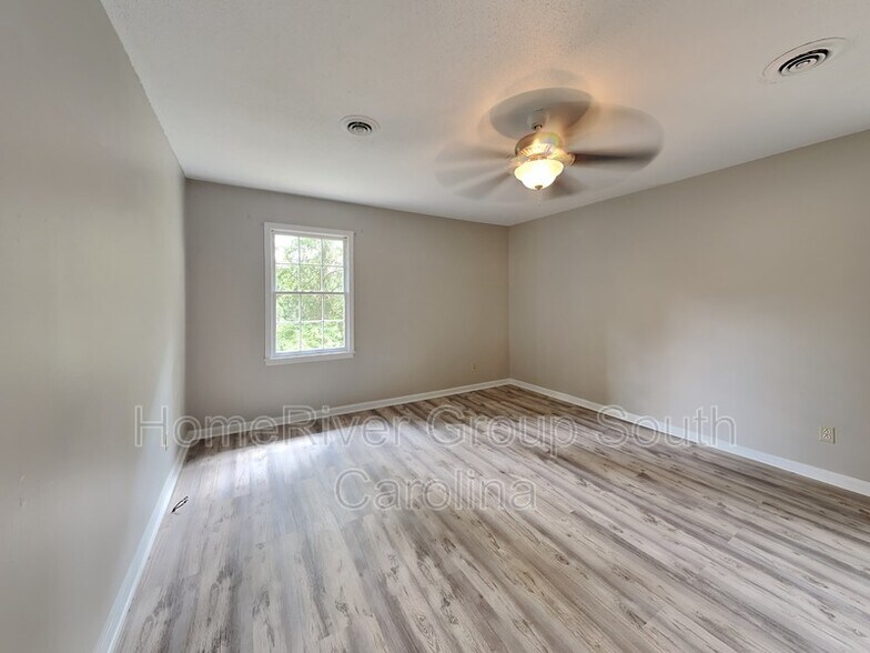 Building Photo - 2380 Spring Valley Dr