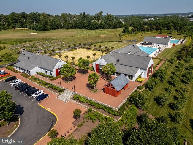 Building Photo - 1747 Riverbluff Ave