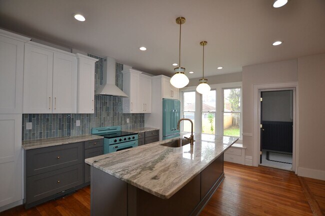 Building Photo - Newly Renovated 4 Bedroom Near Franklin Park- First month rent free