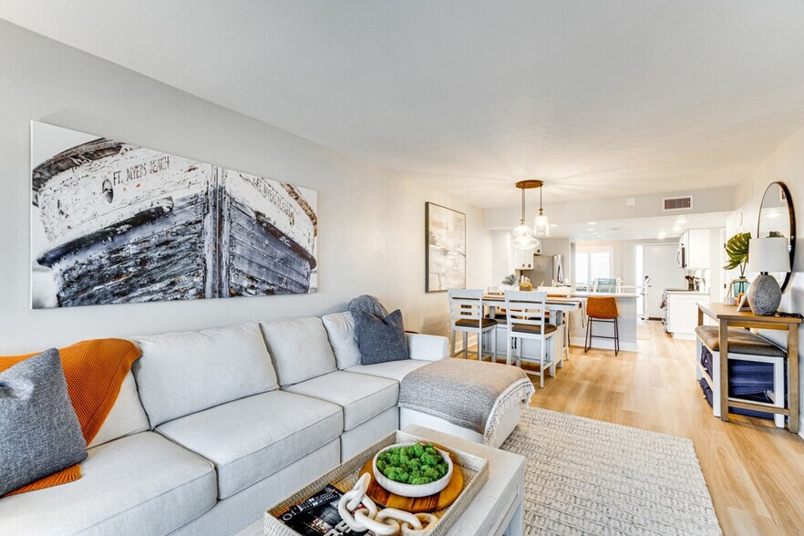 Building Photo - 4263 Bay Beach Ln