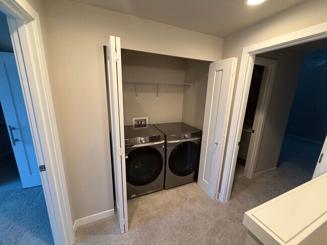 Building Photo - New Lynnwood Upscale Townhome For Rent!