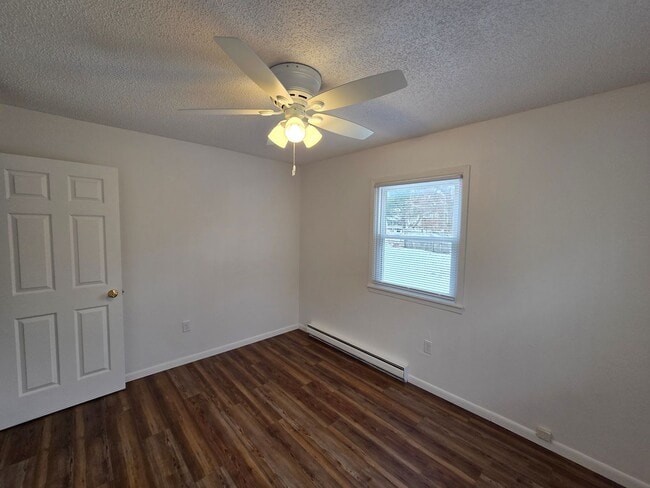 Building Photo - Beautiful and large Cedar Falls House