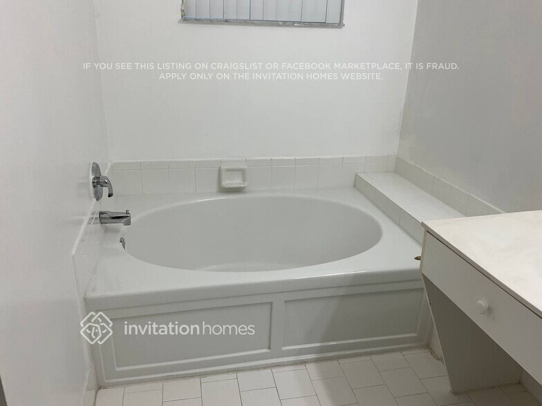 Building Photo - 620 208th Cir