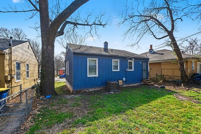 Building Photo - Charming 2 bedroom 1 bath located in Kansas City