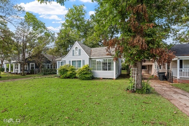 Building Photo - Check Out this 3 bed 2 bath!!