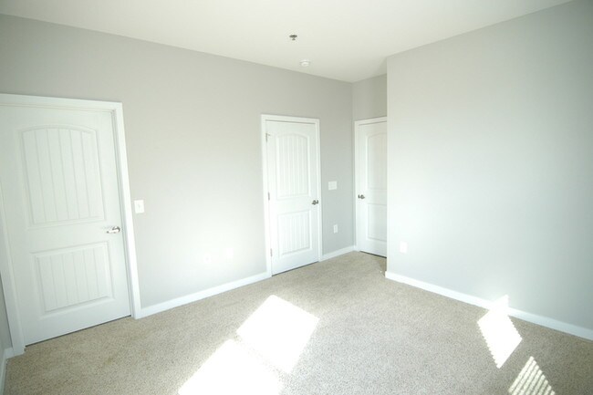 Building Photo - 2 Bedroom in Solo East Condos of Nashville!!