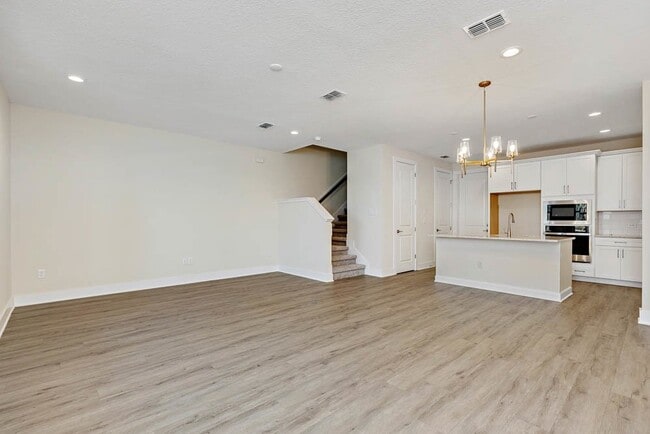 Building Photo - Nocatee Townhouse in West End!