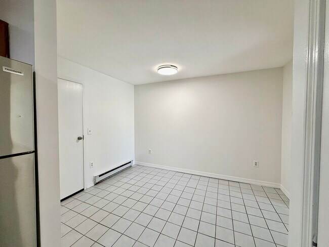 Building Photo - 4 Fairfax Ave