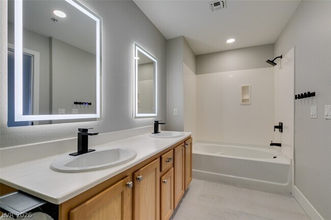 Building Photo - 63 E Agate Ave