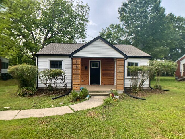 Building Photo - Adorable, Renovated Bungalow with Huge Yard and Deck!