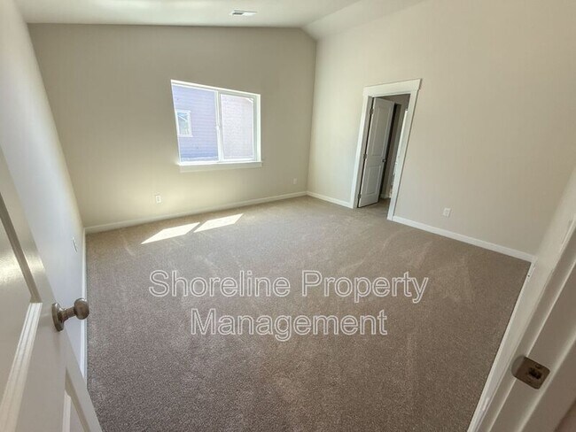 Building Photo - 5563 E Garby St
