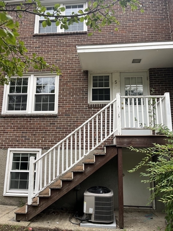 Building Photo - 5 Linden St